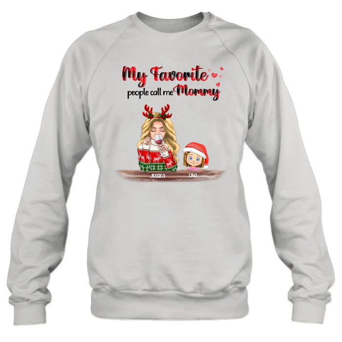 Custom Personalized Mommy And Kids Xmas Sweatshirt/ Hoodie/ T-Shirt - Mom With Upto 5 Kids - Christmas Gift For Mom - T1IGHH