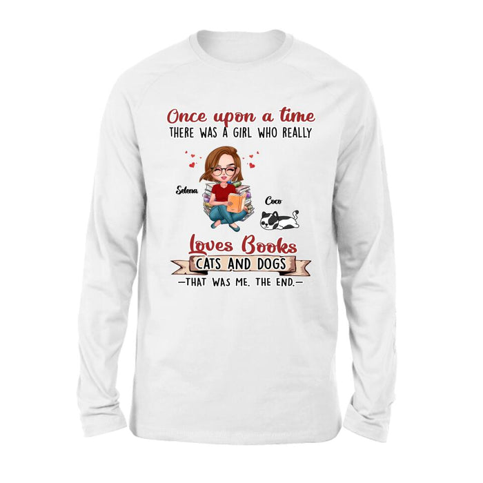 Custom Personalized Reading Girl Shirt/ Pullover Hoodie/ Sweatshirt/ Long Sleeve - Girl With Upto 4 Pets - Gift Idea For Book/ Cat/ Dog Lover - Loves Books, Cats And Dogs That Was Me