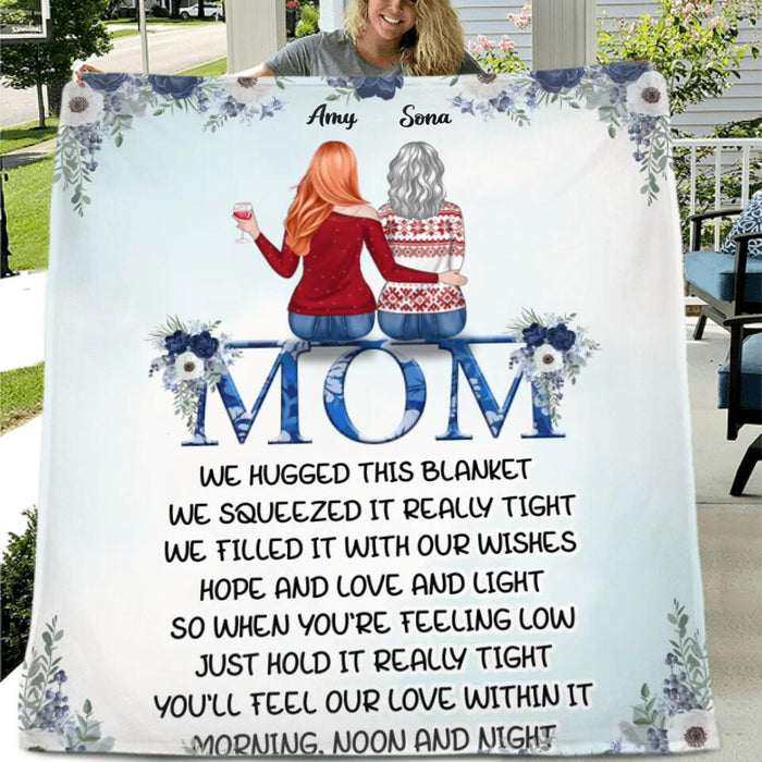 Custom Personalized Mom & Daughters Single Layer Fleece/Quilt Blanket - Gift Idea For Mom From Daughter With Up To 5 Members - We Hugged This Blanket