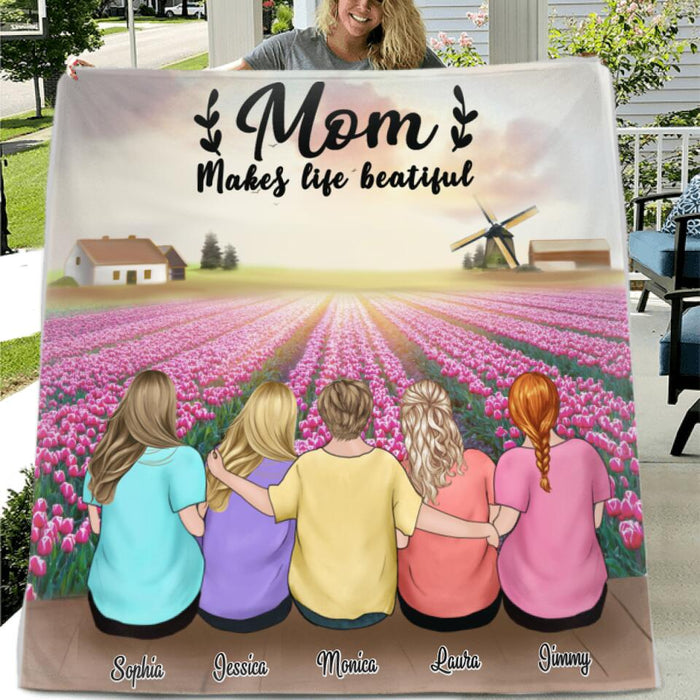 Personalized Mother's Day Gift From Daughter To Mom - Mom and Daughters Quilt/Fleece Blanket - Happiness Is A Mom's Hug - 3KGEII