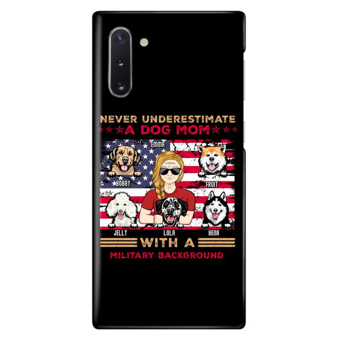 Custom Personalized Dog Mom Phone Case - Upto 5 Dogs - Gift Idea For Mother's Day/ Dog Lover - Never Underestimate A Dog Mom With A Military Background - Case For iPhone And Samsung