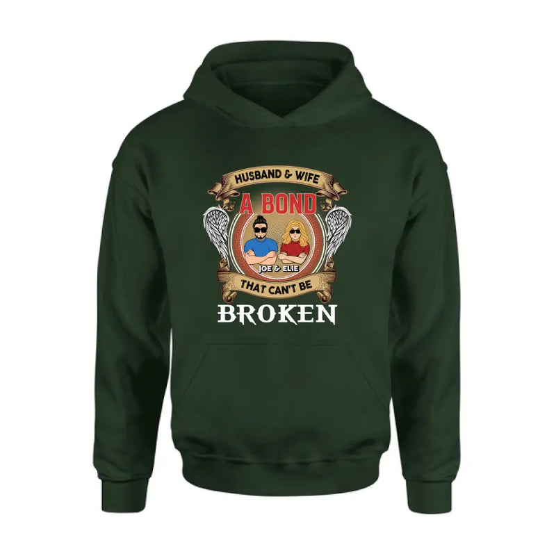 Personalized Couple Shirt/Long sleeve/Sweatshirt/Hoodie - Gift Idea For Couple/Mother's Day/Father's Day - Husband And Wife A Bond That Can't Be Broken