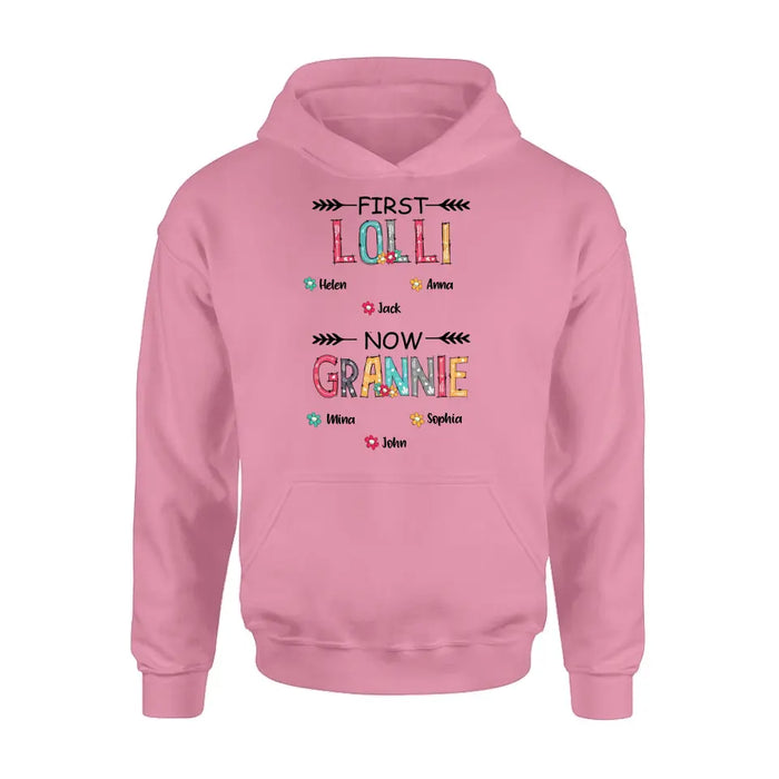 Custom Personalized Grandma T-shirt/ Long Sleeve/ Sweatshirt/ Hoodie - Upto 4 Kids And 8 Grandkids - Mother's Day Gift Idea for Grandma - First Mom Now Nana Kid And Grandkids Flower Pattern