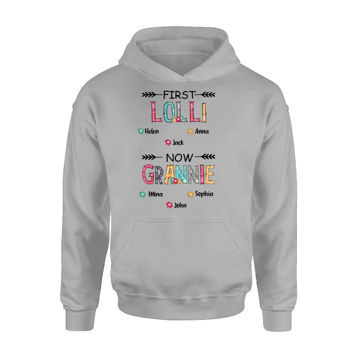 Custom Personalized Grandma T-shirt/ Long Sleeve/ Sweatshirt/ Hoodie - Upto 4 Kids And 8 Grandkids - Mother's Day Gift Idea for Grandma - First Mom Now Nana Kid And Grandkids Flower Pattern