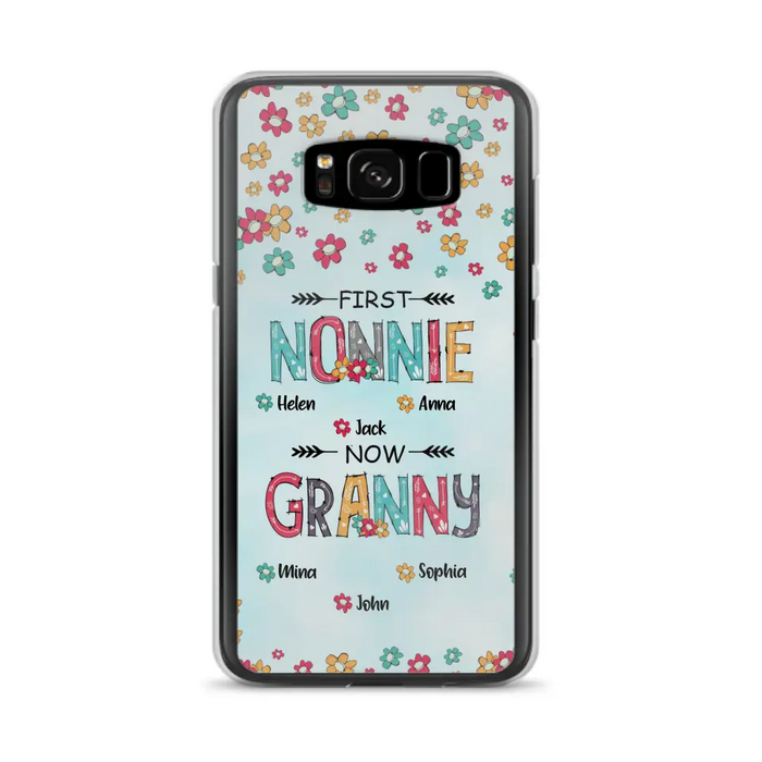 Custom Personalized Grandma Phone Case - Upto 4 Kids And 8 Grandkids - Mother's Day Gift Idea for Grandma - First Mom Now Nana Kid And Grandkids Flower Pattern - Case For iPhone And Samsung