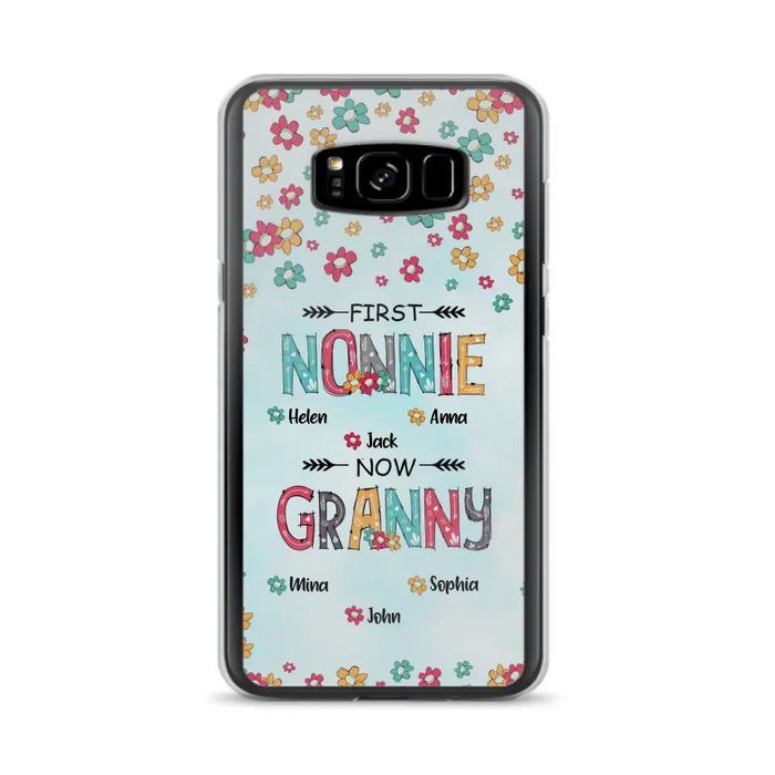 Custom Personalized Grandma Phone Case - Upto 4 Kids And 8 Grandkids - Mother's Day Gift Idea for Grandma - First Mom Now Nana Kid And Grandkids Flower Pattern - Case For iPhone And Samsung