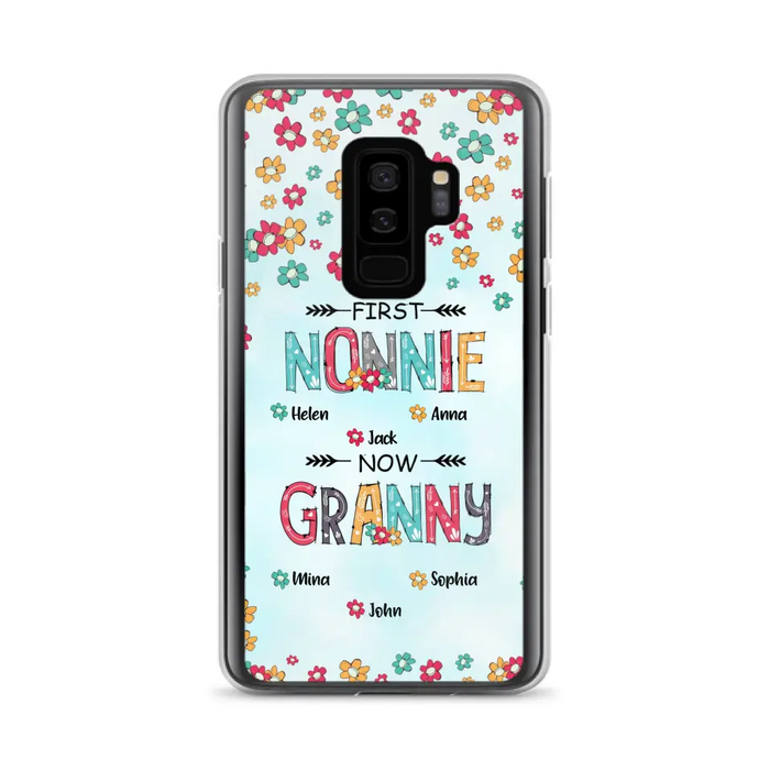 Custom Personalized Grandma Phone Case - Upto 4 Kids And 8 Grandkids - Mother's Day Gift Idea for Grandma - First Mom Now Nana Kid And Grandkids Flower Pattern - Case For iPhone And Samsung