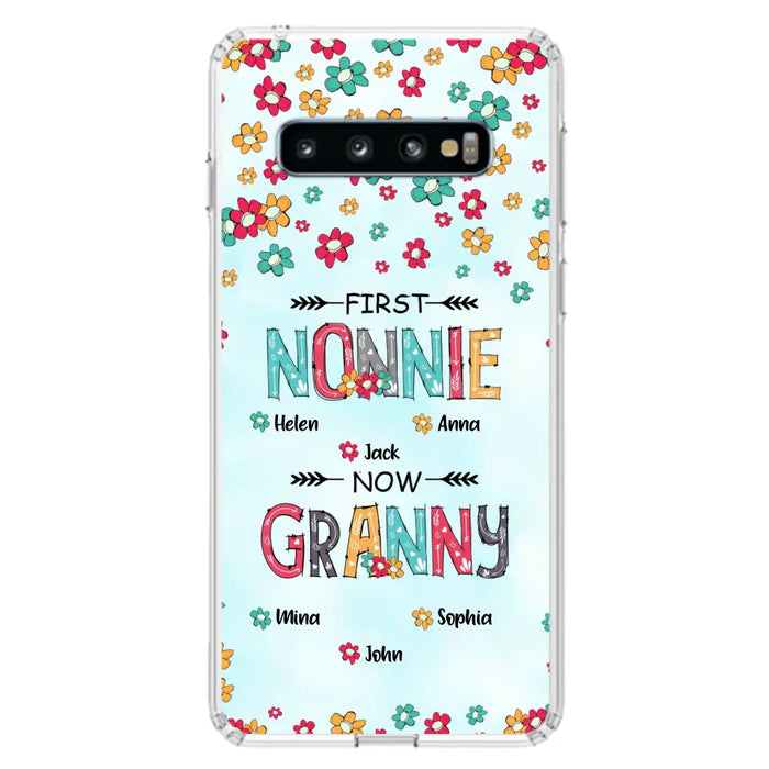 Custom Personalized Grandma Phone Case - Upto 4 Kids And 8 Grandkids - Mother's Day Gift Idea for Grandma - First Mom Now Nana Kid And Grandkids Flower Pattern - Case For iPhone And Samsung