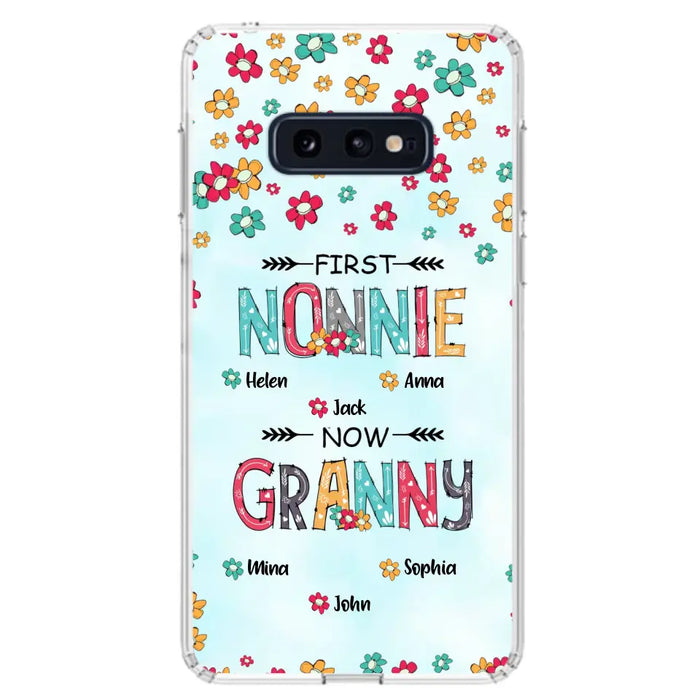 Custom Personalized Grandma Phone Case - Upto 4 Kids And 8 Grandkids - Mother's Day Gift Idea for Grandma - First Mom Now Nana Kid And Grandkids Flower Pattern - Case For iPhone And Samsung