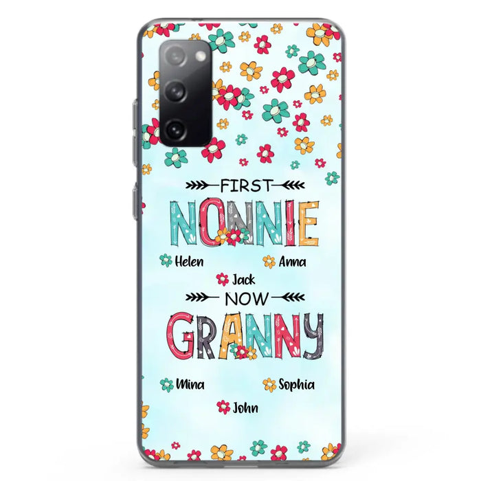 Custom Personalized Grandma Phone Case - Upto 4 Kids And 8 Grandkids - Mother's Day Gift Idea for Grandma - First Mom Now Nana Kid And Grandkids Flower Pattern - Case For iPhone And Samsung