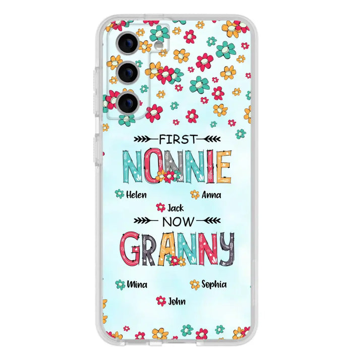 Custom Personalized Grandma Phone Case - Upto 4 Kids And 8 Grandkids - Mother's Day Gift Idea for Grandma - First Mom Now Nana Kid And Grandkids Flower Pattern - Case For iPhone And Samsung