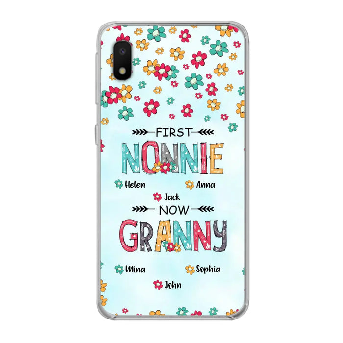 Custom Personalized Grandma Phone Case - Upto 4 Kids And 8 Grandkids - Mother's Day Gift Idea for Grandma - First Mom Now Nana Kid And Grandkids Flower Pattern - Case For iPhone And Samsung