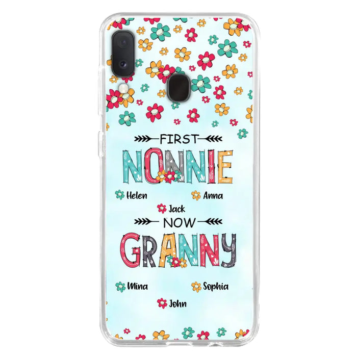 Custom Personalized Grandma Phone Case - Upto 4 Kids And 8 Grandkids - Mother's Day Gift Idea for Grandma - First Mom Now Nana Kid And Grandkids Flower Pattern - Case For iPhone And Samsung