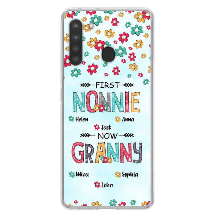 Custom Personalized Grandma Phone Case - Upto 4 Kids And 8 Grandkids - Mother's Day Gift Idea for Grandma - First Mom Now Nana Kid And Grandkids Flower Pattern - Case For iPhone And Samsung