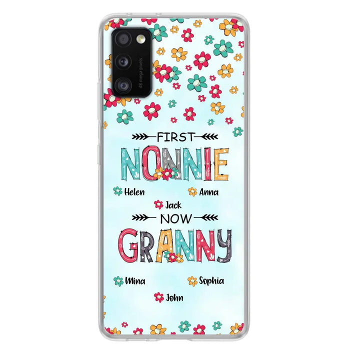 Custom Personalized Grandma Phone Case - Upto 4 Kids And 8 Grandkids - Mother's Day Gift Idea for Grandma - First Mom Now Nana Kid And Grandkids Flower Pattern - Case For iPhone And Samsung