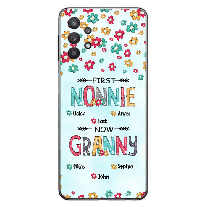 Custom Personalized Grandma Phone Case - Upto 4 Kids And 8 Grandkids - Mother's Day Gift Idea for Grandma - First Mom Now Nana Kid And Grandkids Flower Pattern - Case For iPhone And Samsung