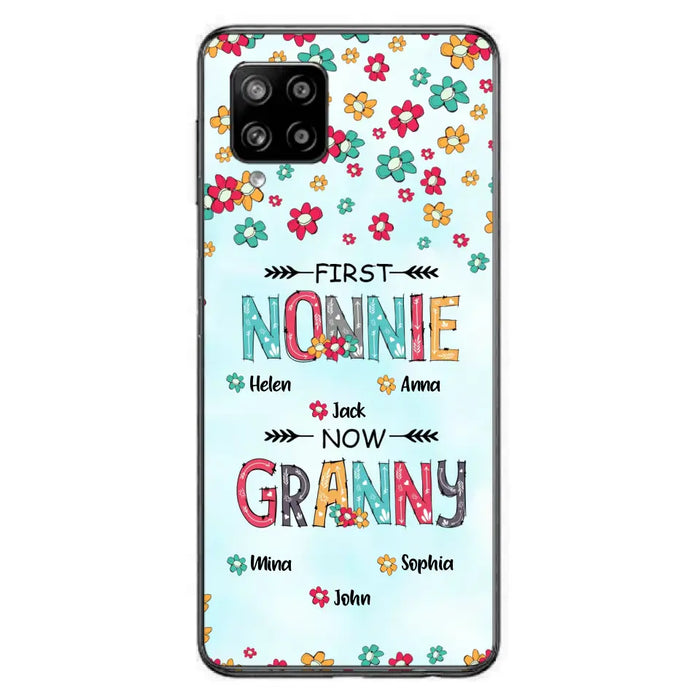 Custom Personalized Grandma Phone Case - Upto 4 Kids And 8 Grandkids - Mother's Day Gift Idea for Grandma - First Mom Now Nana Kid And Grandkids Flower Pattern - Case For iPhone And Samsung