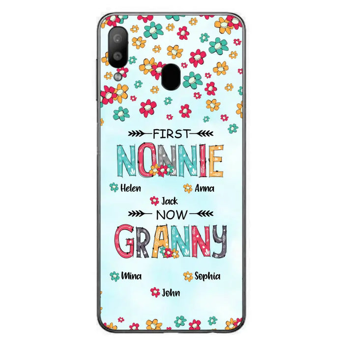 Custom Personalized Grandma Phone Case - Upto 4 Kids And 8 Grandkids - Mother's Day Gift Idea for Grandma - First Mom Now Nana Kid And Grandkids Flower Pattern - Case For iPhone And Samsung