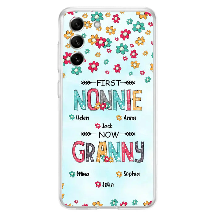 Custom Personalized Grandma Phone Case - Upto 4 Kids And 8 Grandkids - Mother's Day Gift Idea for Grandma - First Mom Now Nana Kid And Grandkids Flower Pattern - Case For iPhone And Samsung