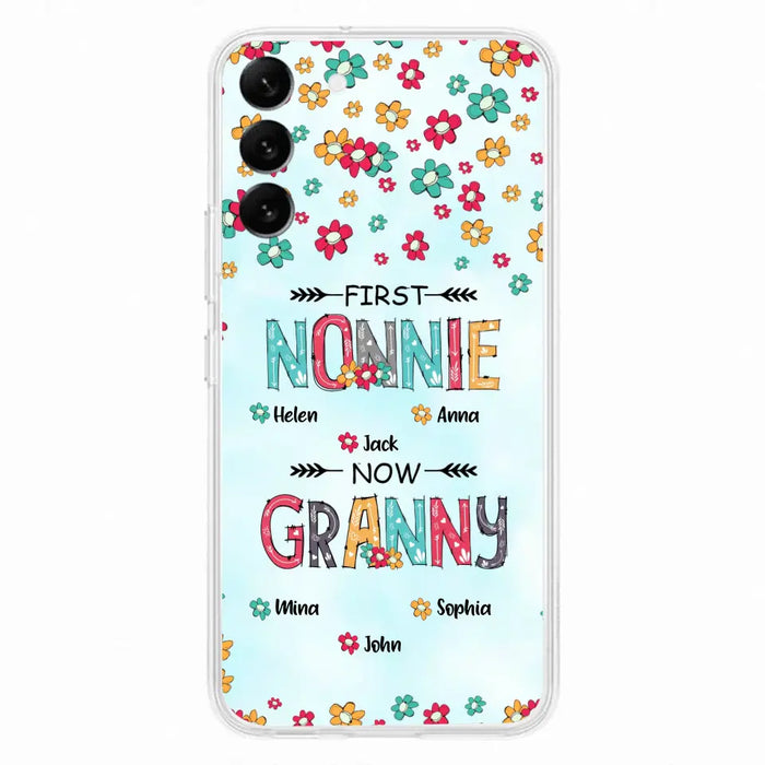 Custom Personalized Grandma Phone Case - Upto 4 Kids And 8 Grandkids - Mother's Day Gift Idea for Grandma - First Mom Now Nana Kid And Grandkids Flower Pattern - Case For iPhone And Samsung