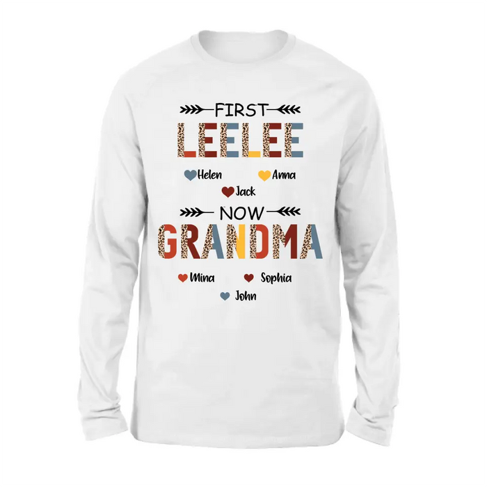 Personalized Grandma T-shirt/ Long Sleeve/ Sweatshirt/ Hoodie - Upto 4 Kids And 8 Grandkids - Mother's Day Gift Idea for Grandma - First Mom Now Nana Kid And Grandkids Flower Pattern