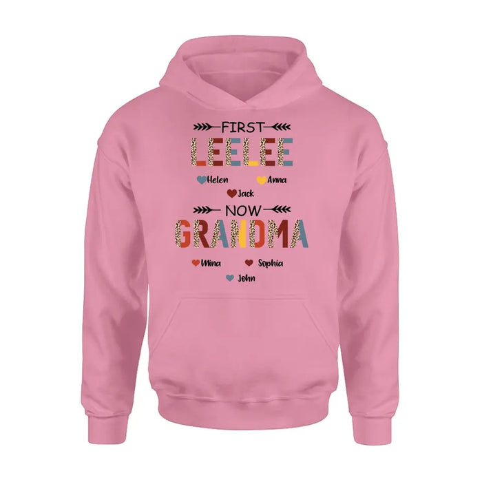 Personalized Grandma T-shirt/ Long Sleeve/ Sweatshirt/ Hoodie - Upto 4 Kids And 8 Grandkids - Mother's Day Gift Idea for Grandma - First Mom Now Nana Kid And Grandkids Flower Pattern