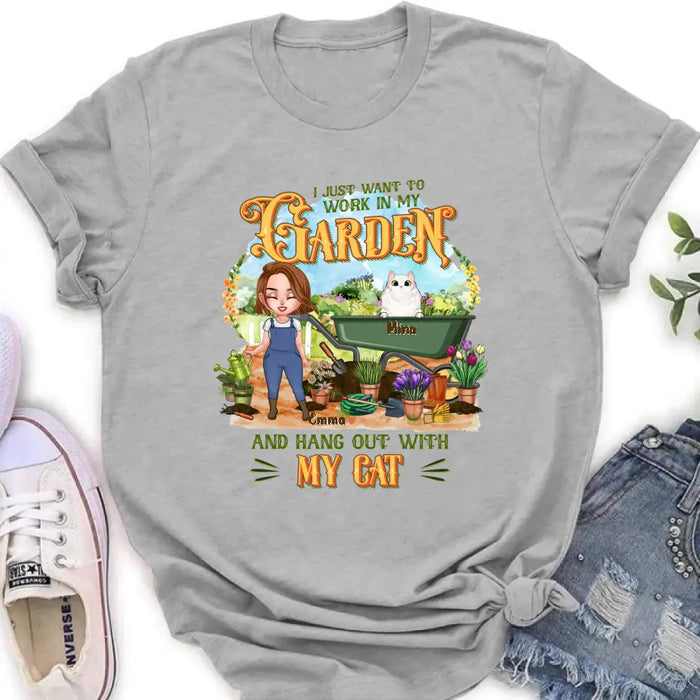 Custom Personalized Shirt/ Pullover Hoodie - Gifts For Cat Lovers, Garden Lovers And Cat Mom - I Just Want To Work In My Garden And Hang Out With My Cats - Upto 5 Cats