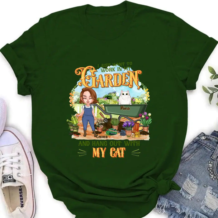 Custom Personalized Shirt/ Pullover Hoodie - Gifts For Cat Lovers, Garden Lovers And Cat Mom - I Just Want To Work In My Garden And Hang Out With My Cats - Upto 5 Cats