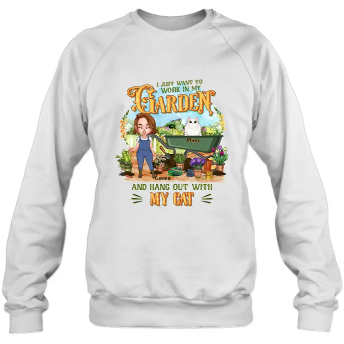 Custom Personalized Shirt/ Pullover Hoodie - Gifts For Cat Lovers, Garden Lovers And Cat Mom - I Just Want To Work In My Garden And Hang Out With My Cats - Upto 5 Cats