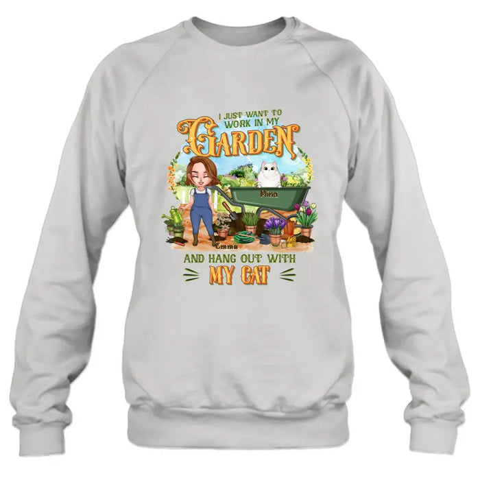 Custom Personalized Shirt/ Pullover Hoodie - Gifts For Cat Lovers, Garden Lovers And Cat Mom - I Just Want To Work In My Garden And Hang Out With My Cats - Upto 5 Cats