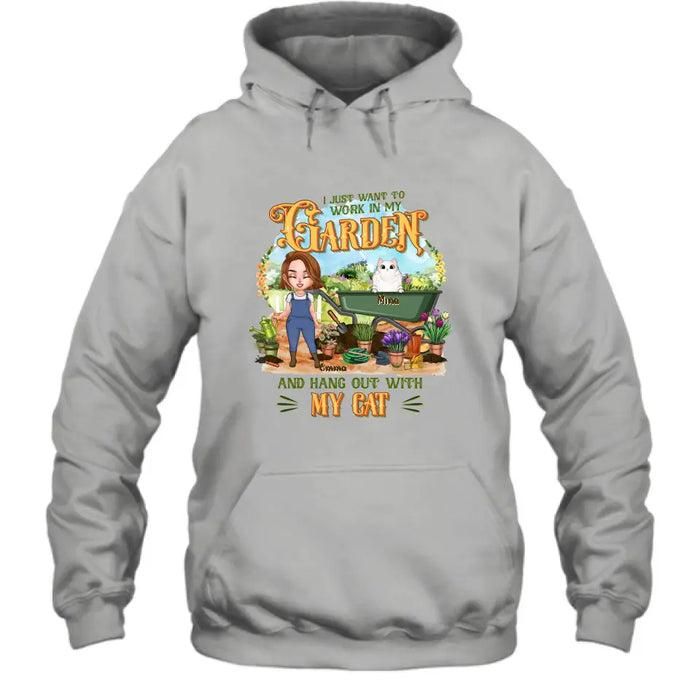 Custom Personalized Shirt/ Pullover Hoodie - Gifts For Cat Lovers, Garden Lovers And Cat Mom - I Just Want To Work In My Garden And Hang Out With My Cats - Upto 5 Cats