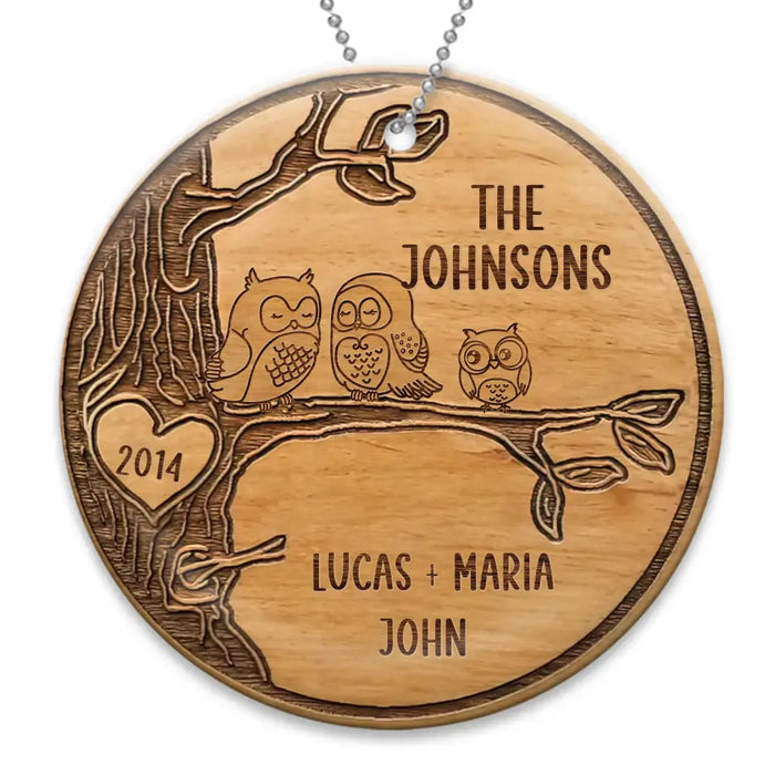 Custom Personalized Couple Family Circle Wooden Ornament - Adult/ Couple With Up to 7 Kids - Gift Idea For Owl/ Bird/Squirrel Lover