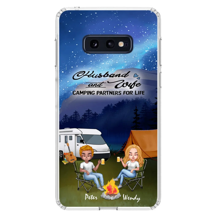 Custom Personalized Camping Night Chibi Phone Case - Couple With Upto 2 Dogs - Gift Idea For Camping Lover - Case For iPhone And Samsung