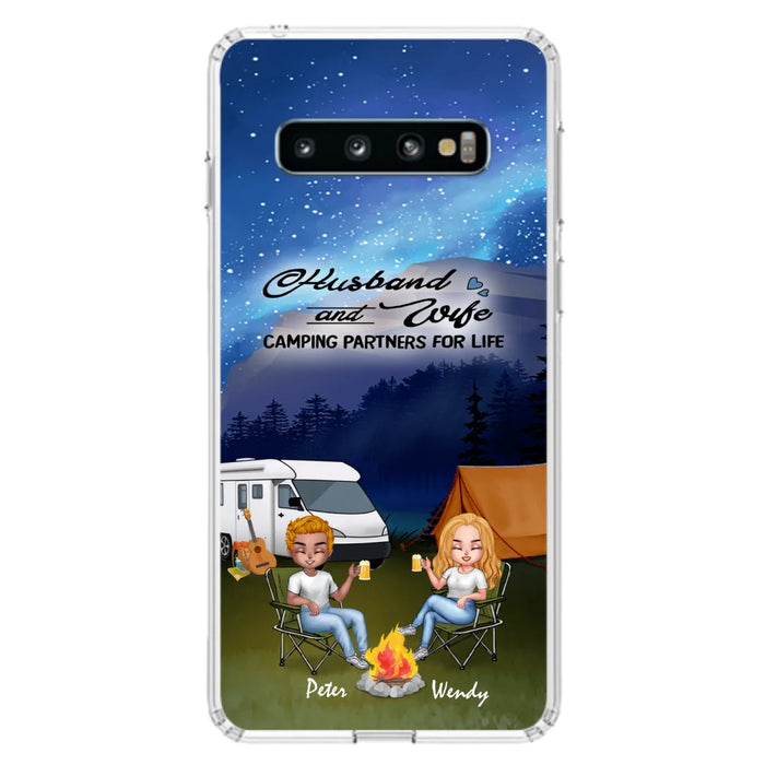 Custom Personalized Camping Night Chibi Phone Case - Couple With Upto 2 Dogs - Gift Idea For Camping Lover - Case For iPhone And Samsung