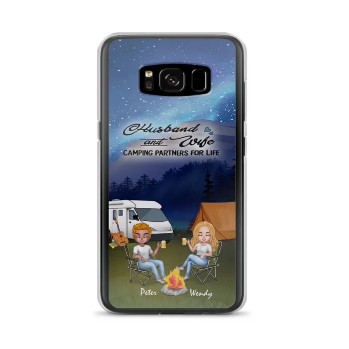 Custom Personalized Camping Night Chibi Phone Case - Couple With Upto 2 Dogs - Gift Idea For Camping Lover - Case For iPhone And Samsung