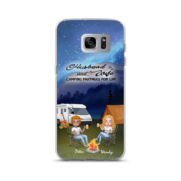 Custom Personalized Camping Night Chibi Phone Case - Couple With Upto 2 Dogs - Gift Idea For Camping Lover - Case For iPhone And Samsung