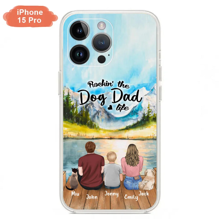 Custom Personalized Pet Couple Phone Case - Parent With 1 Kid And 2 Pets - Case For iPhone And Samsung