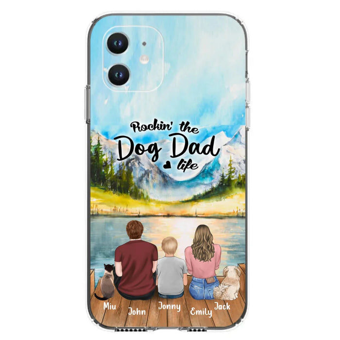 Custom Personalized Pet Couple Phone Case - Parent With 1 Kid And 2 Pets - Case For iPhone And Samsung