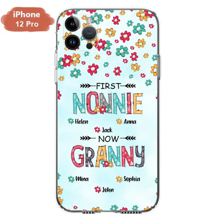 Custom Personalized Grandma Phone Case - Upto 4 Kids And 8 Grandkids - Mother's Day Gift Idea for Grandma - First Mom Now Nana Kid And Grandkids Flower Pattern - Case For iPhone And Samsung