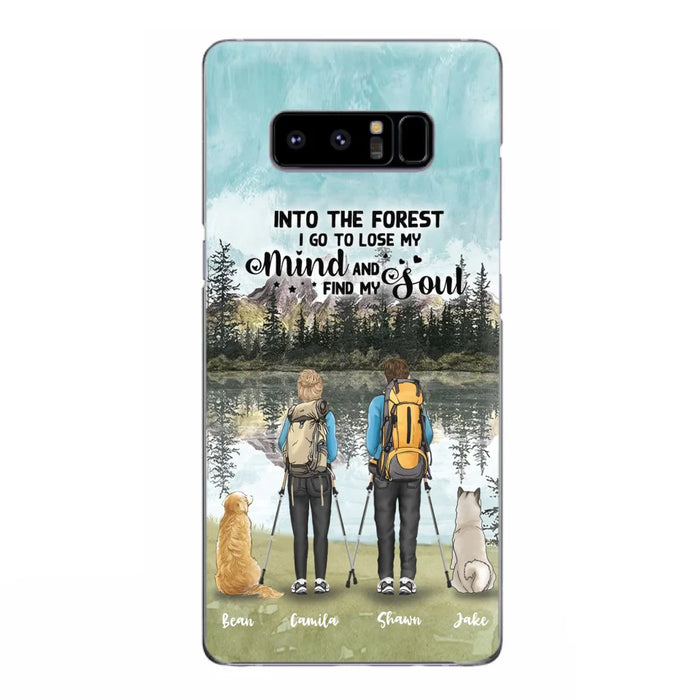 Custom Personalized Hiking Couple With Dogs Phone Case - Couple With Upto 2 Pets - Case For iPhone and Samsung - Q67GXN