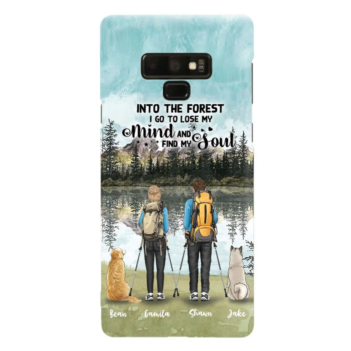 Custom Personalized Hiking Couple With Dogs Phone Case - Couple With Upto 2 Pets - Case For iPhone and Samsung - Q67GXN