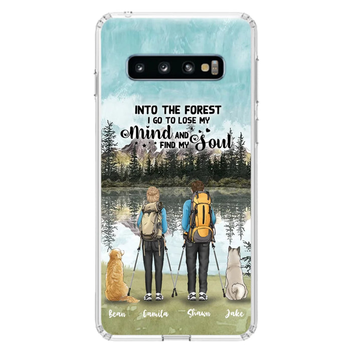 Custom Personalized Hiking Couple With Dogs Phone Case - Couple With Upto 2 Pets - Case For iPhone and Samsung - Q67GXN