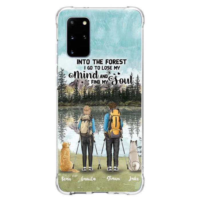 Custom Personalized Hiking Couple With Dogs Phone Case - Couple With Upto 2 Pets - Case For iPhone and Samsung - Q67GXN