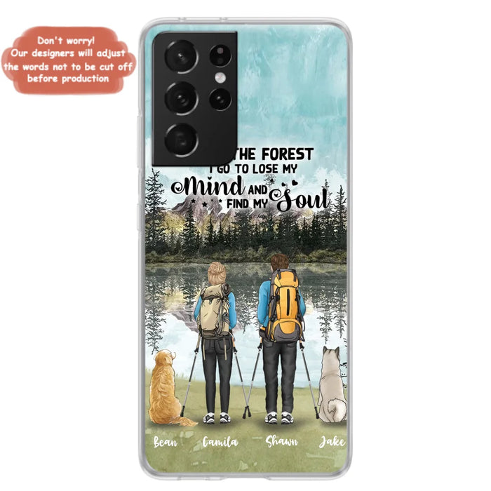 Custom Personalized Hiking Couple With Dogs Phone Case - Couple With Upto 2 Pets - Case For iPhone and Samsung - Q67GXN