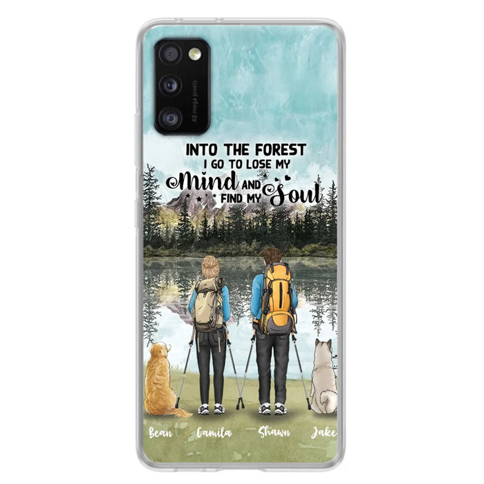 Custom Personalized Hiking Couple With Dogs Phone Case - Couple With Upto 2 Pets - Case For iPhone and Samsung - Q67GXN