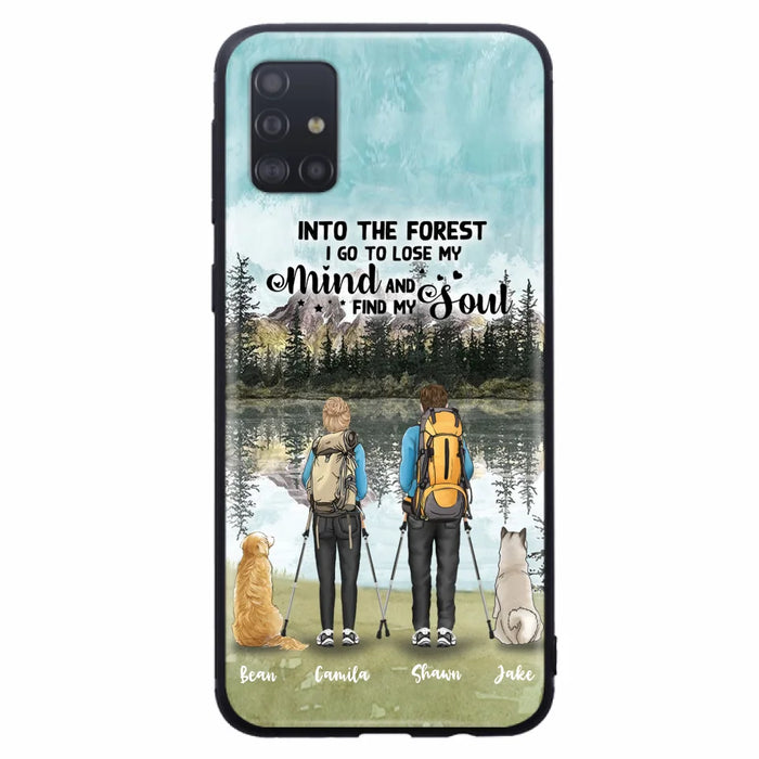 Custom Personalized Hiking Couple With Dogs Phone Case - Couple With Upto 2 Pets - Case For iPhone and Samsung - Q67GXN