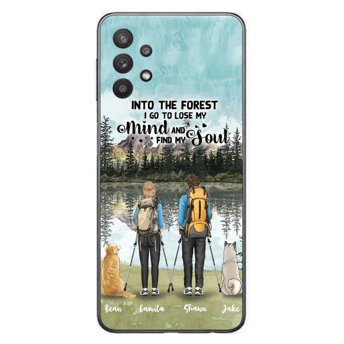 Custom Personalized Hiking Couple With Dogs Phone Case - Couple With Upto 2 Pets - Case For iPhone and Samsung - Q67GXN