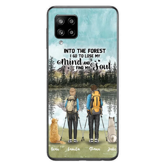 Custom Personalized Hiking Couple With Dogs Phone Case - Couple With Upto 2 Pets - Case For iPhone and Samsung - Q67GXN