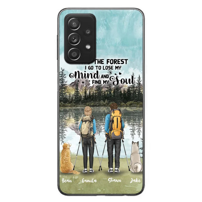 Custom Personalized Hiking Couple With Dogs Phone Case - Couple With Upto 2 Pets - Case For iPhone and Samsung - Q67GXN