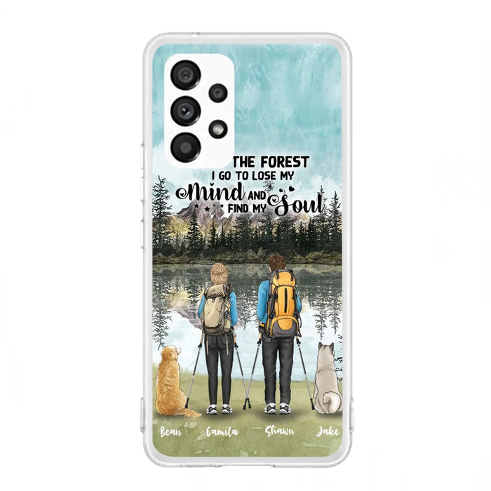 Custom Personalized Hiking Couple With Dogs Phone Case - Couple With Upto 2 Pets - Case For iPhone and Samsung - Q67GXN